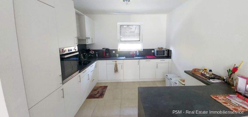 *Gehobenes und modernes Niedrigenergie Reiheneckhaus mit Terrasse und Garten in bevorzugter Lage* 6 zimmer