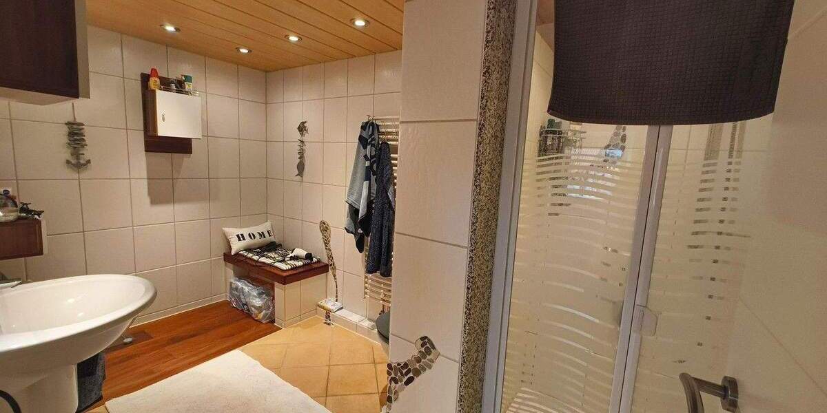 Gewerbehalle für Produktion, Handel, Handwerk+Freiflächen+wohnen zimmer