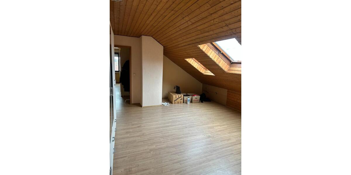 Dachgeschoßwohnung Rodgau - 2.5 Zimmer, 68 m&sup2;, 900&euro; | Angebot:25239301