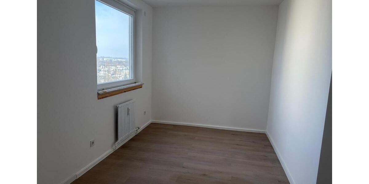 Erstbezug nach Sanierung: 4 Zi. Luxus-Wohnung im 11. OG Balkon 4 zimmer