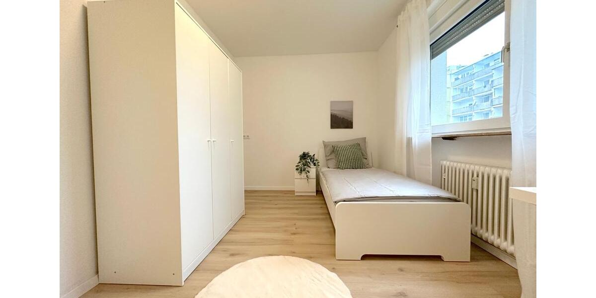 Drei Zimmer frei in moderner 5er WG mit eigenem Balkon in Frankfurt Nied – Coventrystraße 65! 1 zimmer