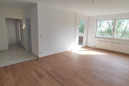 Helle 2-Zimmer Wohnung mit Balkon in Frankfurt Nieder-Eschbach 2 zimmer