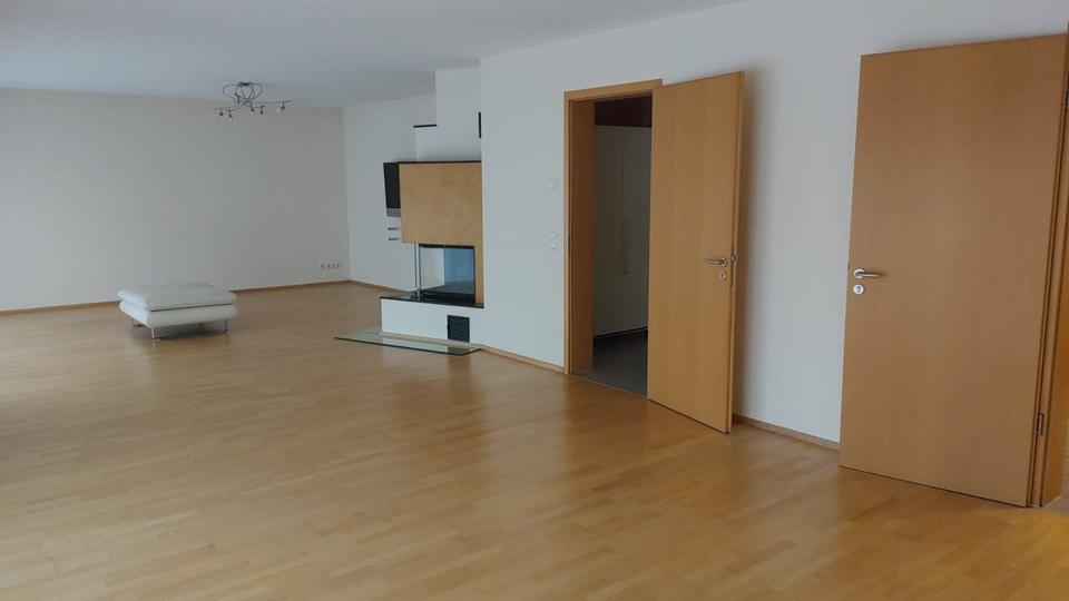 Einfamilienhaus Dreieich - 7 Zimmer, 330 m&sup2;, 3.900&euro; | Angebot:25099078