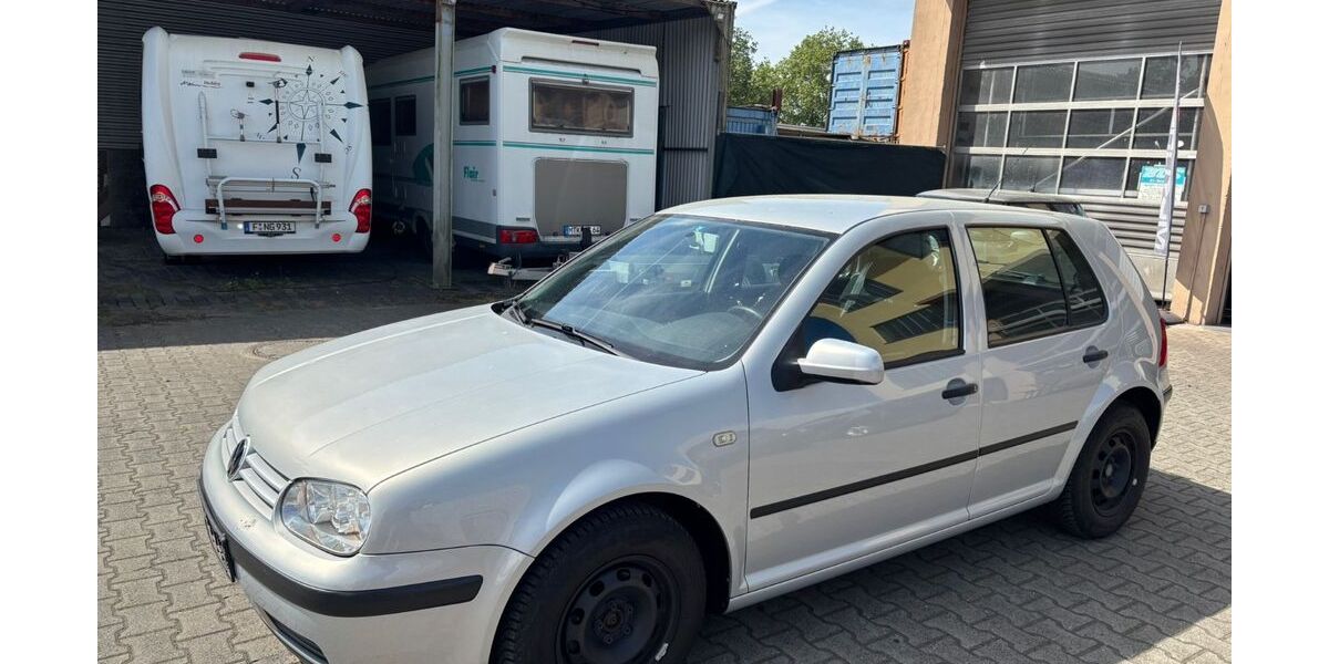 VW Golf 117.000 km 2.390 &euro; Frankfurt am Main 65933