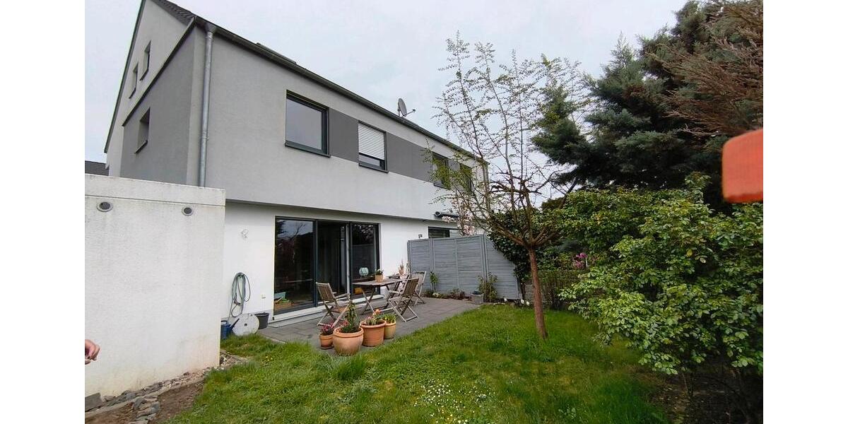 Doppelhaushälfte Bad Nauheim - 6 Zimmer, 146 m&sup2;, 2.200&euro; | Angebot:26213753