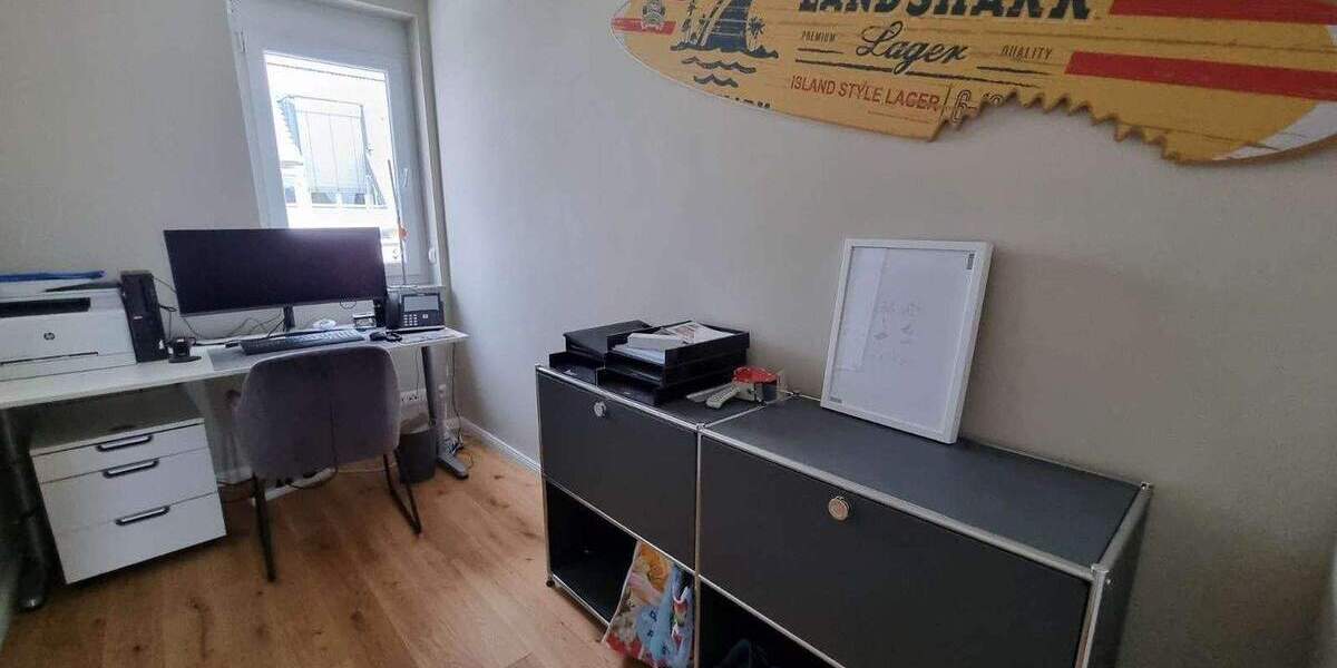 sehr geschmackvoll möbilierte, kernsanierte Wohnung in grüner Lage von Frankfurt 4 zimmer