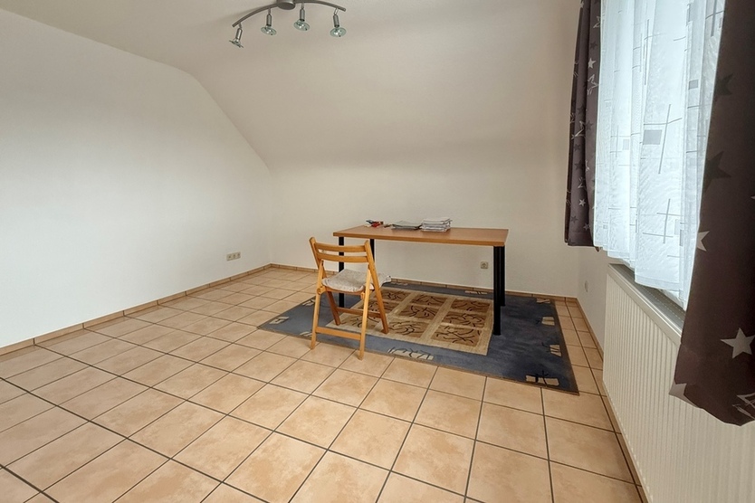 Ein- bis Zweifamilienhaus in Rodgau-Hainhausen – Zwei Wohneinheiten, gepflegter Garten & Nähe zur S-Bahn