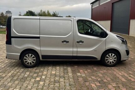 Opel Vivaro 185.000 km 8.799 &euro; Mühlheim am Main 63165