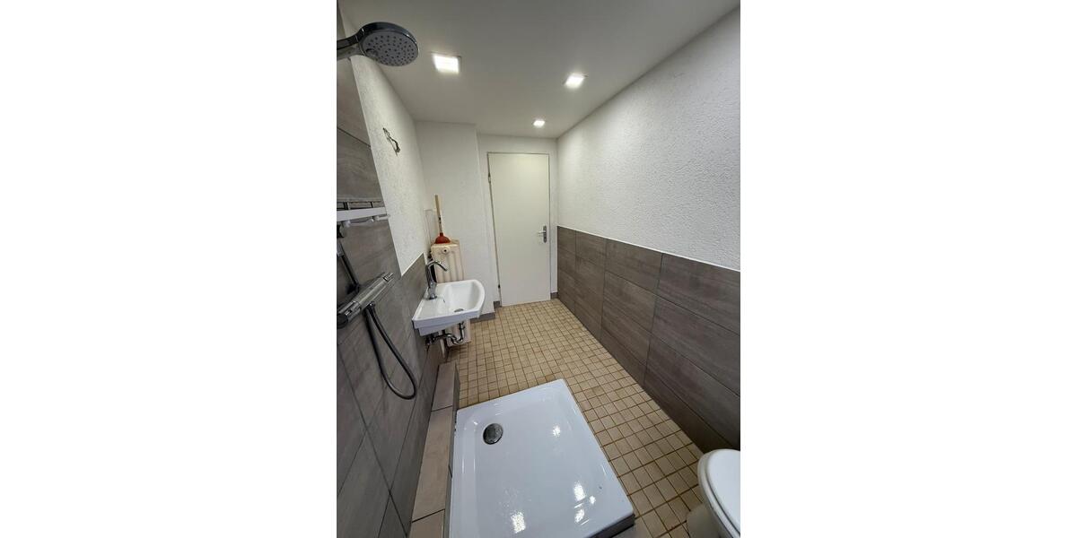 2,5 Zimmer Dachgeschosswohnung 65m2 mit Einbauküche & Geräte 2.5 zimmer