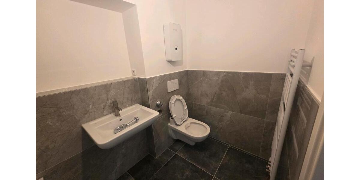 Mehrfamilienhaus, Wohnhaus Frankfurt am Main Niederrad - 3 Zimmer, 82 m&sup2;, 1.400&euro; | Angebot:25627210