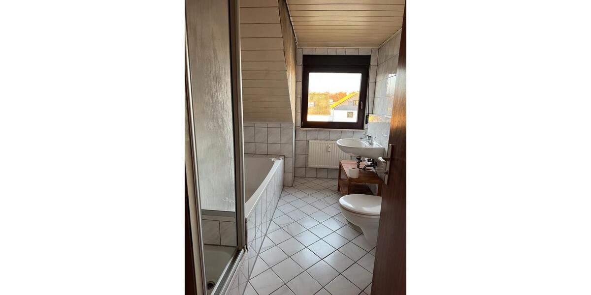 Dachgeschoßwohnung Rüsselsheim am Main - 3 Zimmer, 73 m&sup2;, 950&euro; | Angebot:25170156