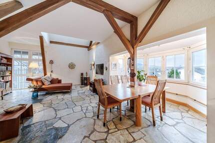 Privatsphäre, Weitblick, Wertigkeit: EFH mit Gartenidyll, Gästehaus, Apt., Kamin, EBK, Doppelgarage 7 zimmer