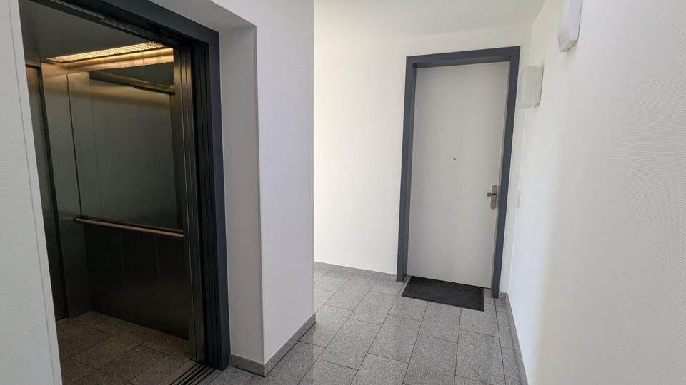 Coloneo: Hochwertige 2,5-Zi-Penthouse-Wohnung mit Dachterrasse 2.5 zimmer