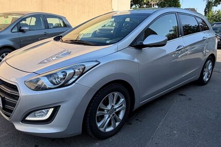 Hyundai i30 277.500 km 4.300 &euro; FRANKFURT 65933
