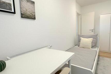 Zimmer frei in unserer modernen 4er-WG mit Balkon – Meersburgerstraße 11, Frankfurt zimmer