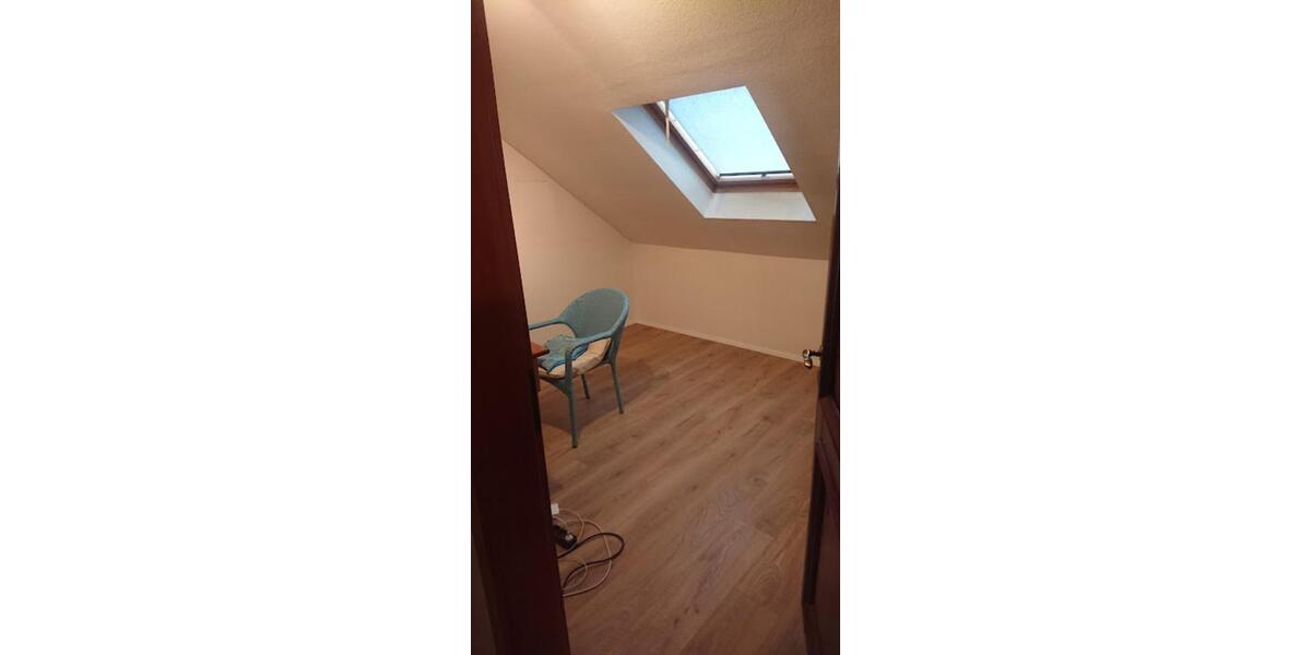 Dachgeschoßwohnung Schöneck - 4 Zimmer, 94 m&sup2;, 1.050&euro; | Angebot:25354710
