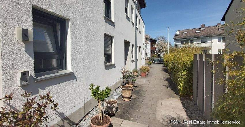 *Gehobenes und modernes Niedrigenergie Reiheneckhaus mit Terrasse und Garten in bevorzugter Lage* 6 zimmer