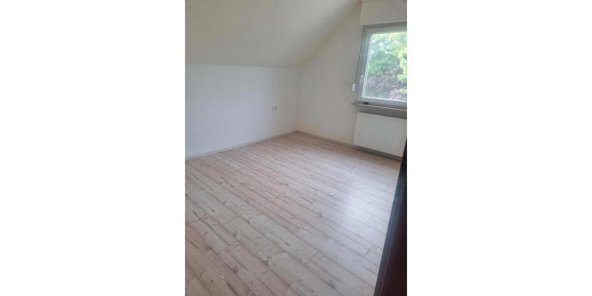 Dachgeschoßwohnung Erzhausen - 3 Zimmer, 68 m&sup2;, 930&euro; | Angebot:26413022