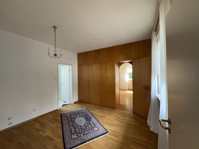 *Bungalow in ruhiger Wohnlage mit Erweiterungs- oder Neubaupotenzial*