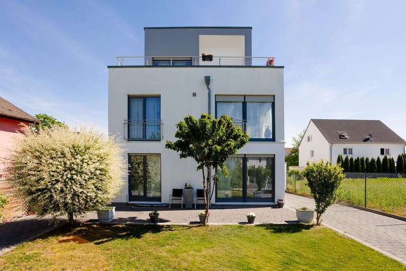 Haus zum Kaufen in Dreieich 1.299.000 € 267.26 m²