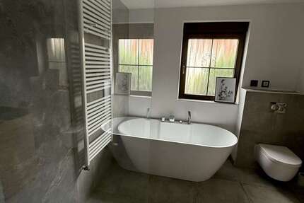 Wohnung zum Mieten in Frankfurt am Main 1.560 € 130 m² 3 zimmer