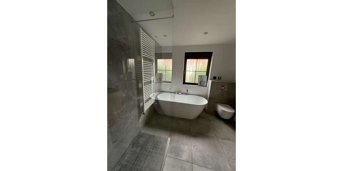 Wohnung zum Mieten in Frankfurt am Main 1.560 € 130 m² 3 zimmer