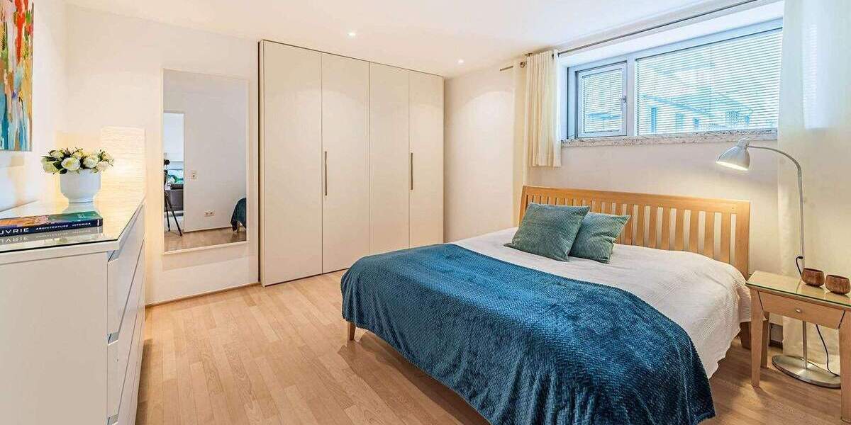 Etagenwohnung Frankfurt am Main Bahnhofsviertel - 2 Zimmer, 65 m&sup2;, 2.340&euro; | Angebot:24593862