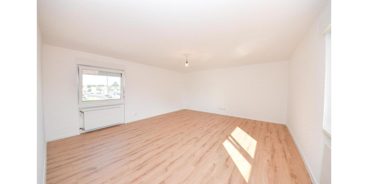 DIETZ: SANIERTE 4-Zimmer-Wohnung - 1. Obergeschoss im 2-Familienhaus! 12 Garage + 2 PKW-Außenplätze zimmer