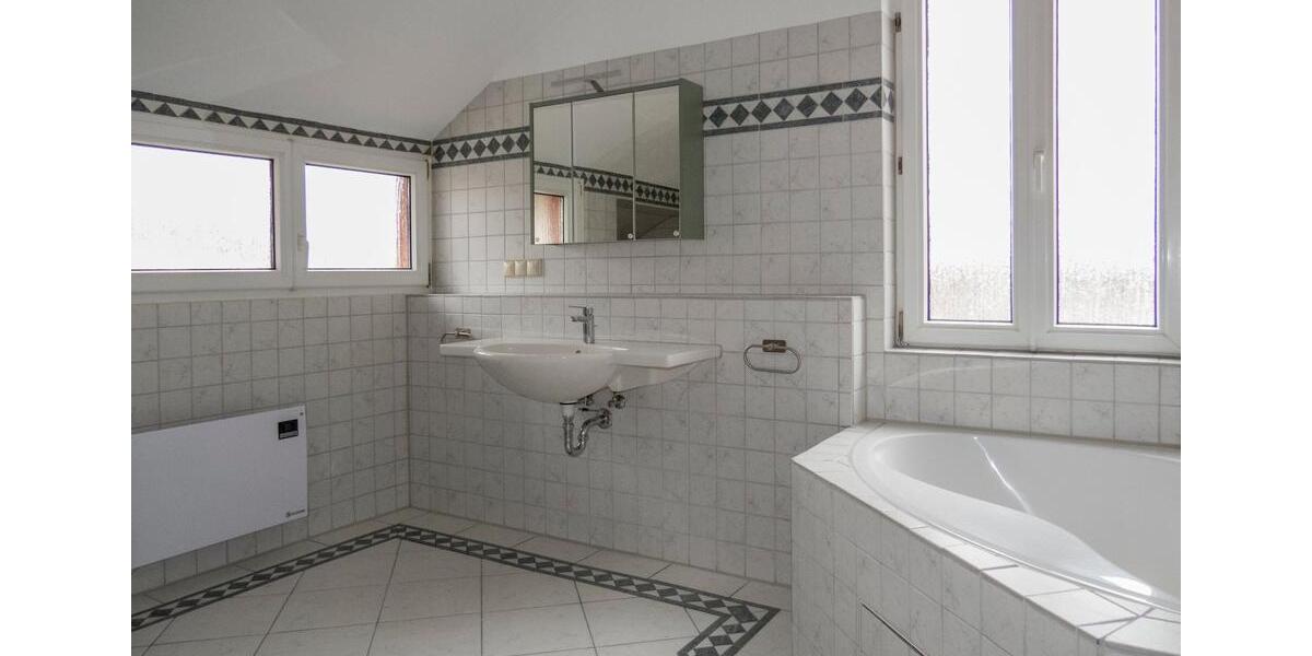 Dachgeschoßwohnung Sulzbach (Taunus) - 2 Zimmer, 64 m&sup2;, 980&euro; | Angebot:25724120