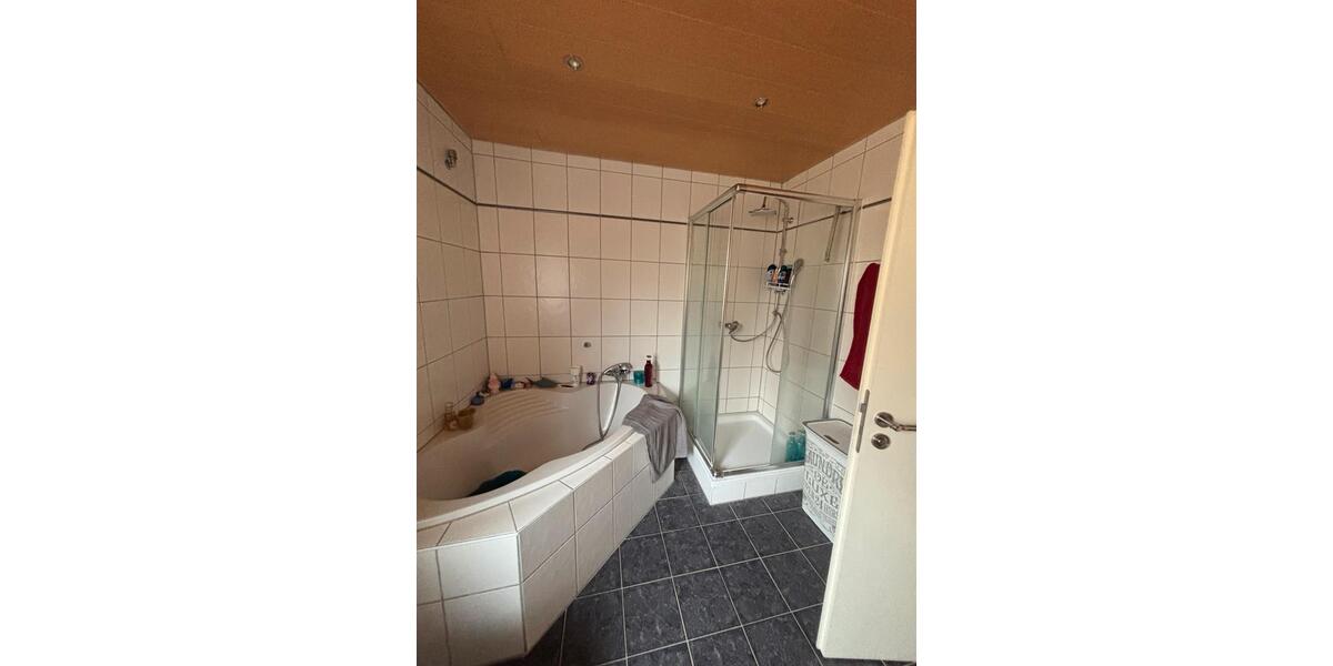 Schöne 4-Zimmer-Wohnung plus ausgebauter Dachboden 4 zimmer