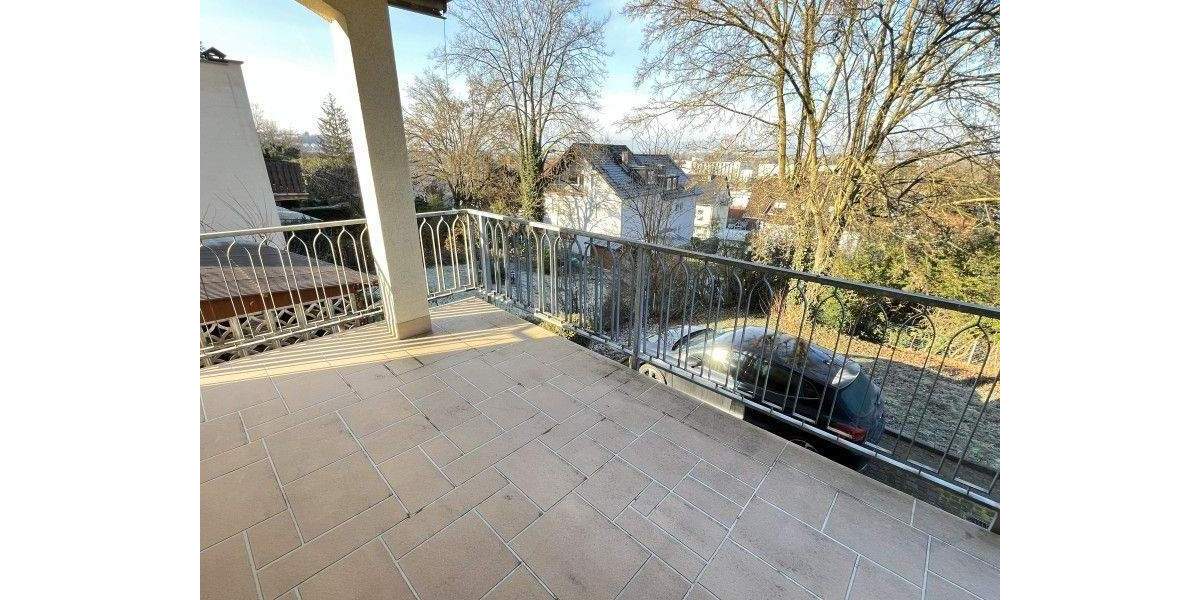 Groß, hell und zentral, 95 m² 3 Zimmer mit Garage! 3 zimmer