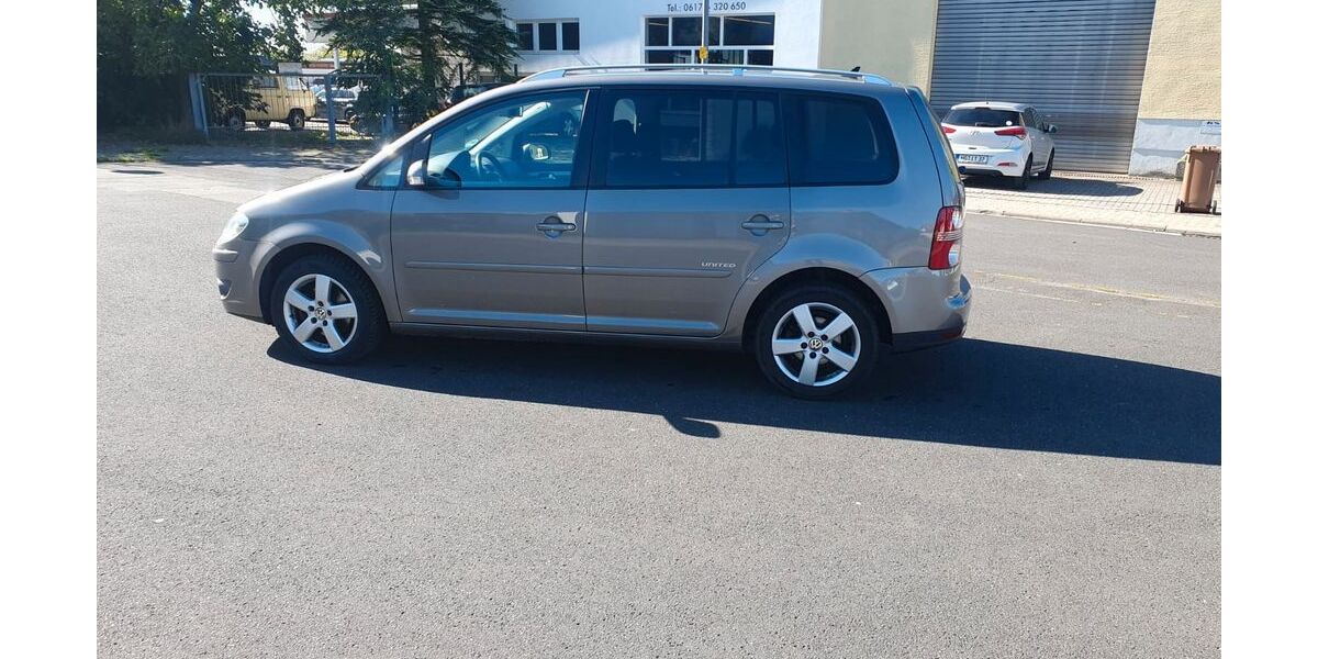 VW Touran 110.920 km 8.650 &euro; Kronberg 61476