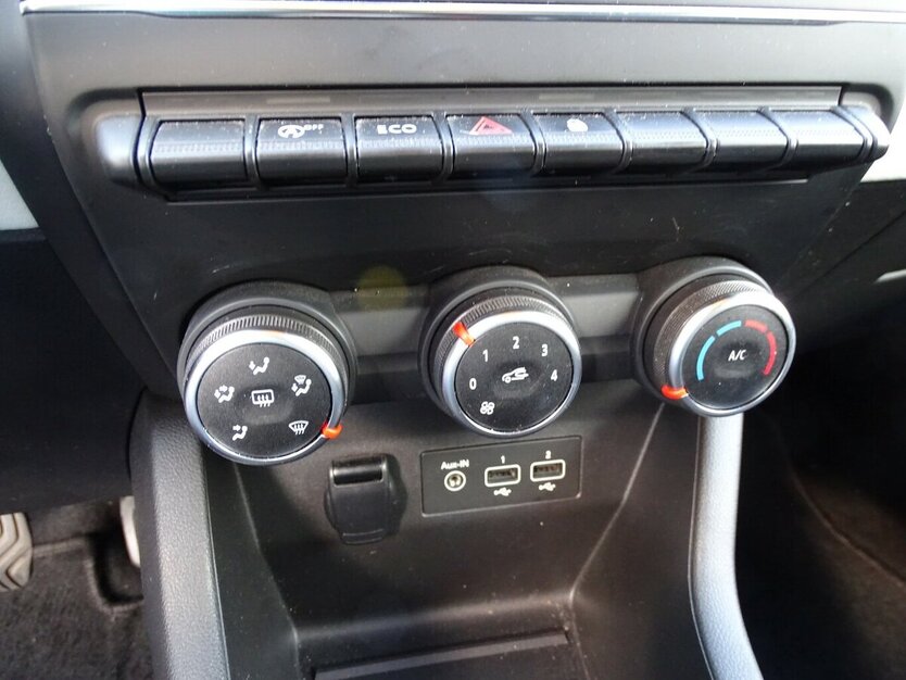 Renault Clio 1,0l Evolution Navi Rückfahrkamera, Einparkhi 31.015 km 12.990 € Rodgau 63110