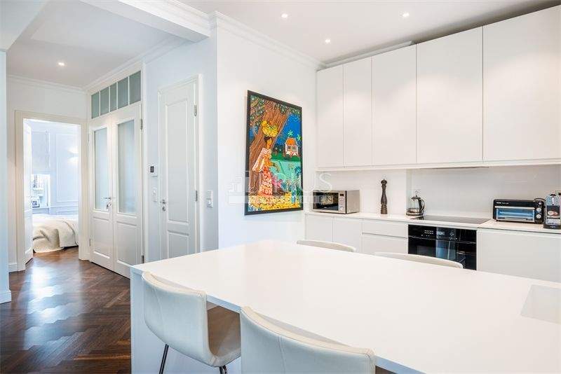 Wohnen wie ein König, Luxussanierte Altbau-Wohnung in TOP-Lage 2 zimmer