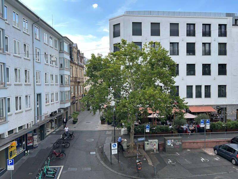 Erstbezug nach Sanierung: 2 Zimmer-Wohnung mit Balkon im Zentrum von Wiesbaden