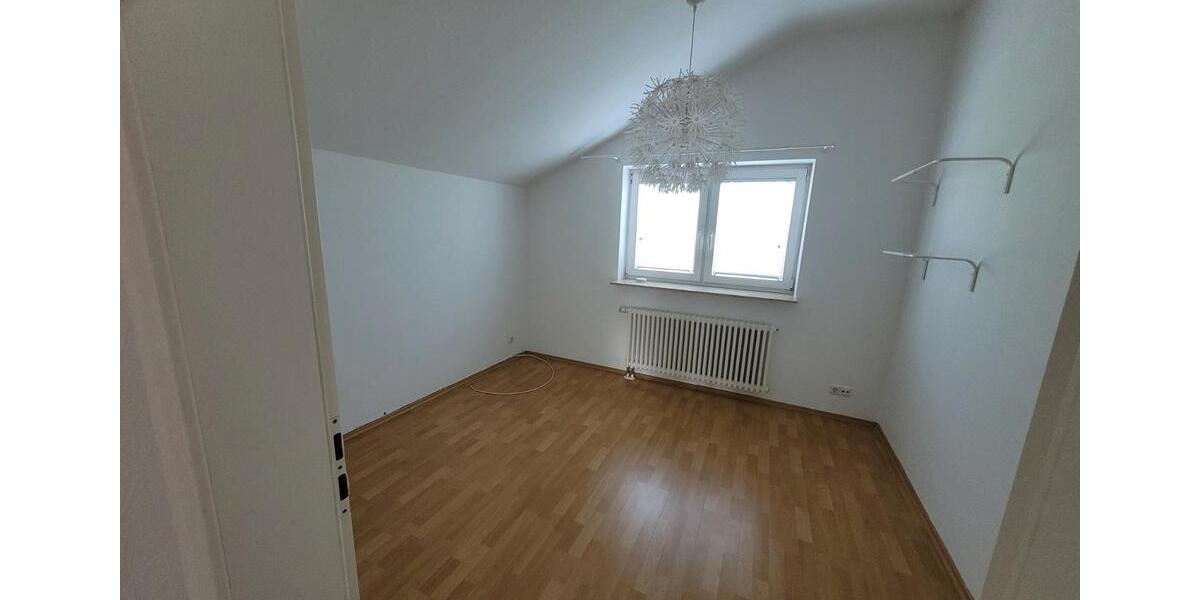 Dachgeschoßwohnung Rodenbach - 2 Zimmer, 60 m&sup2;, 600&euro; | Angebot:26412949
