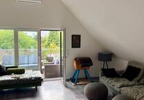 Moderne 3 Zimmer DG Wohnung mit EBK, Balkon in Frankfurt Seckbach