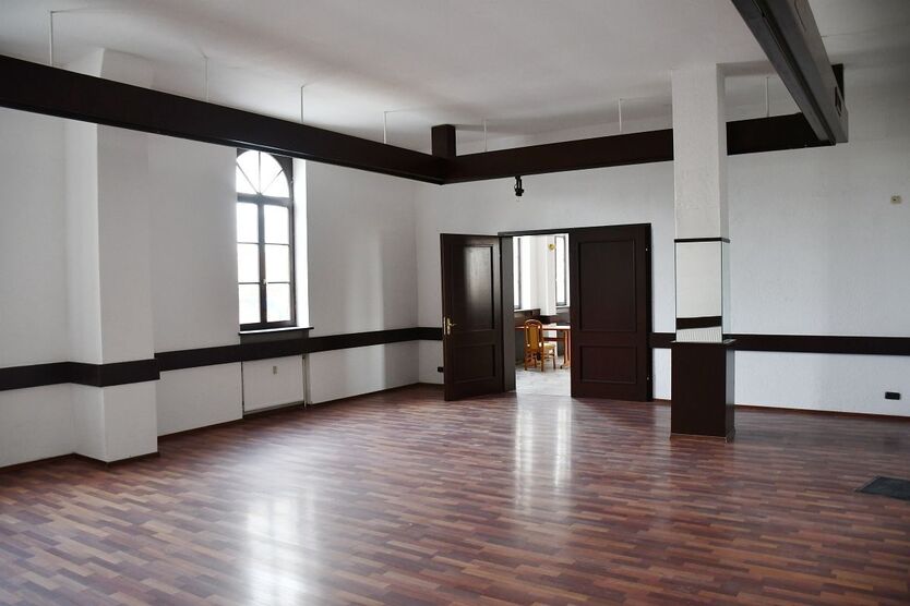 Großzügiges Anwesen mit vielseitigen Nutzungsmöglichkeiten im Herzen von Erzhausen zimmer