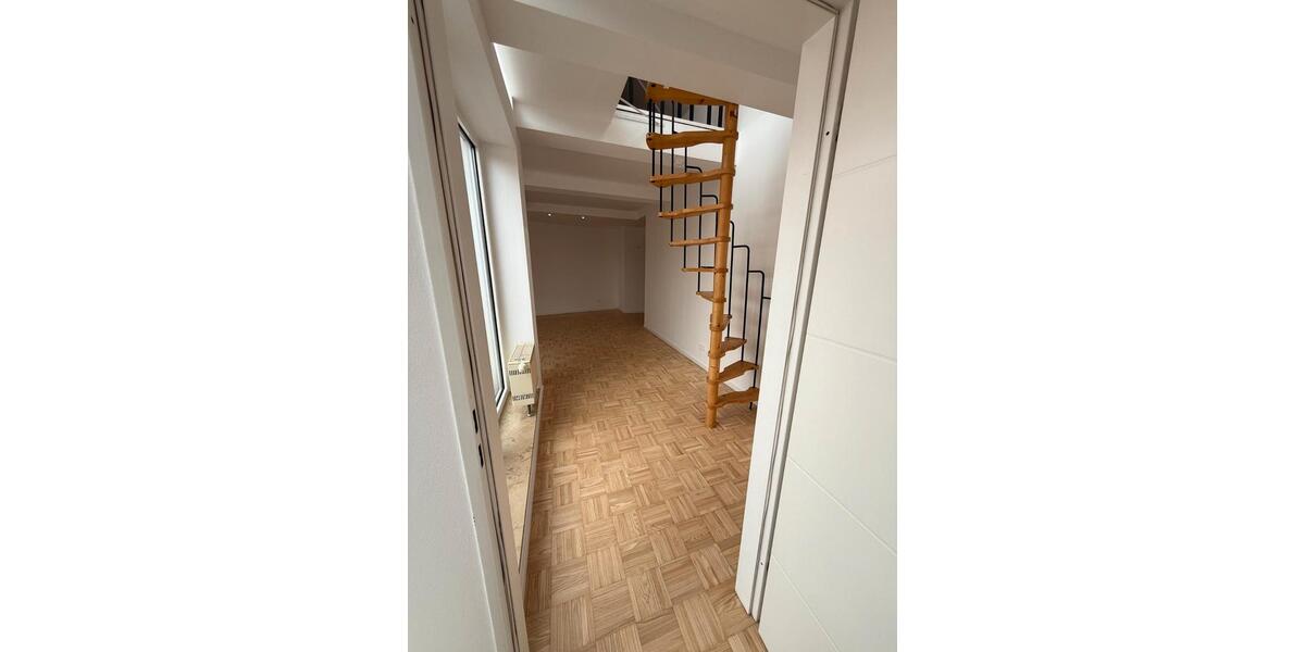 Dachgeschoßwohnung Oberursel (Taunus) - 4 Zimmer, 100 m&sup2;, 1.100&euro; | Angebot:26416269