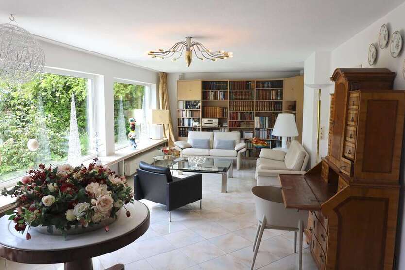 Haus zum Kaufen in Wiesbaden 835.000 € 240 m²