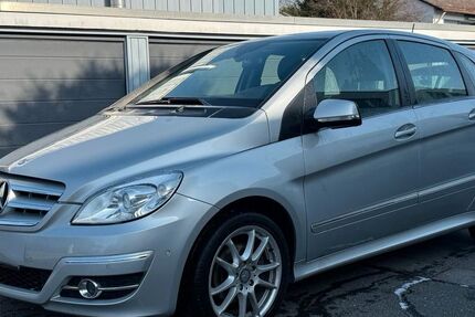 Mercedes-Benz B 180 93.000 km 7.950 &euro; Steinbach.Ts 61449
