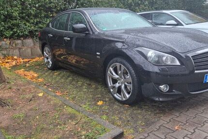 INFINITI Q70