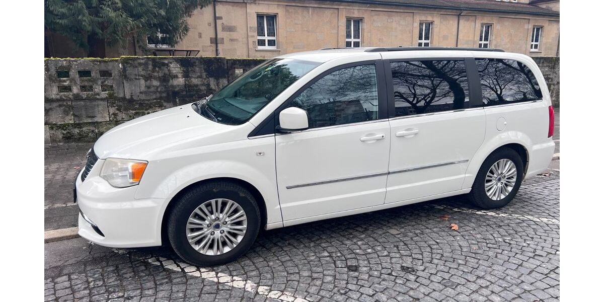 Lancia Voyager 203.000 km 8.999 &euro; Frankfurt 60318