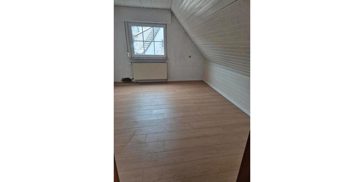 Etagenwohnung Langenselbold - 4 Zimmer, 140 m&sup2;, 1.260&euro; | Angebot:25323850