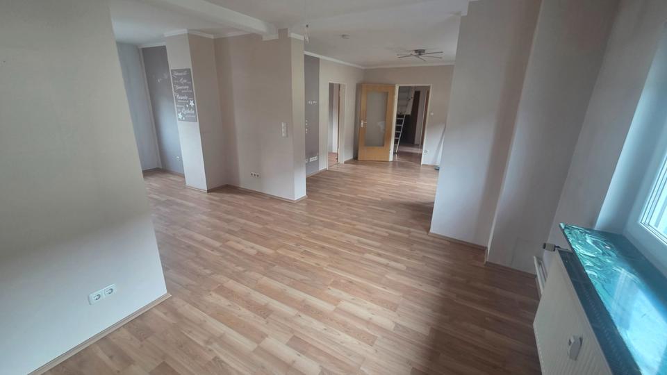 Etagenwohnung Erzhausen - 4 Zimmer, 101 m&sup2;, 1.050&euro; | Angebot:26412971