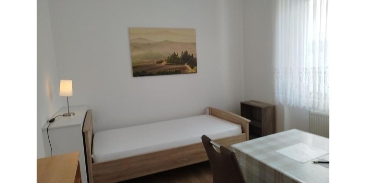 1 möbliertes WG-Zimmer, frisch saniert 1 zimmer