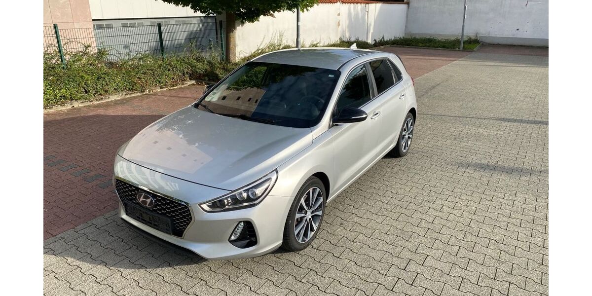 Hyundai i30 133.000 km 9.999 &euro; Frankfurt am Main 60389