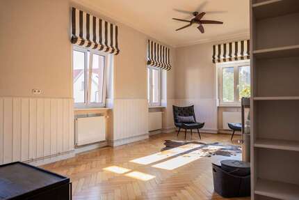 Haus zum Kaufen in Frankfurt am Main Niederursel 1.107.000 € 149 m² 7 zimmer