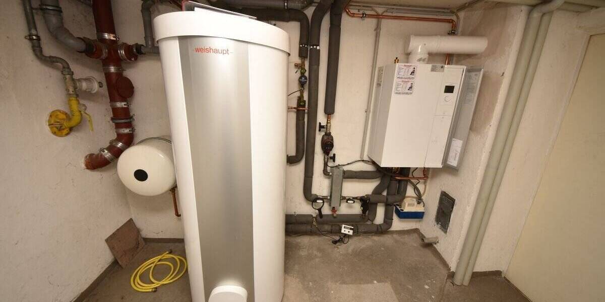 DIETZ: Feine 2-Zimmer-Dachgeschosswohnung mit großem SÜD-WEST Balkon und Einbauküche! 2 zimmer