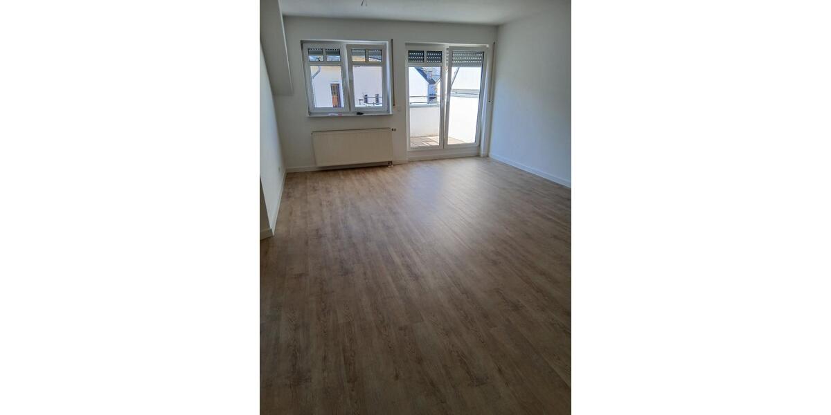 Dachgeschoßwohnung Niedernhausen - 3 Zimmer, 80 m&sup2;, 1.100&euro; | Angebot:25407890